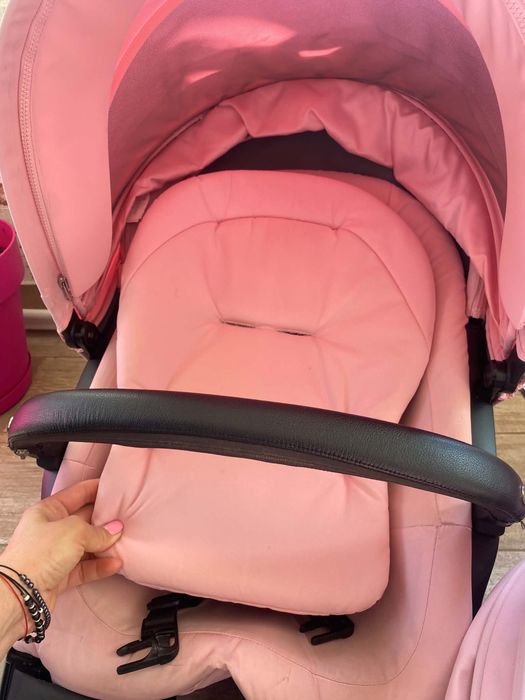 Cărucior roz Stokke 3 în 1 model V6