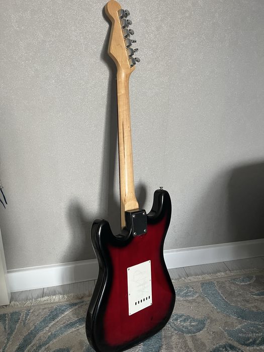 Электрогитара стратокастер