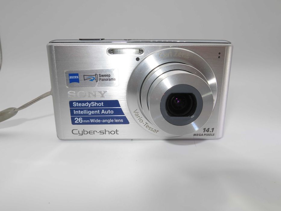 Sony Cyber-shot DSC W530 ултра компактен цифров фотоапарат в сребърен цвят, малка дигитална камера 14MP, в чудесно състояние, работи перфектно