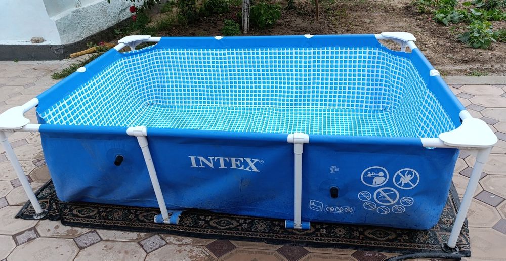 Продаю бассейн  состояни самолёт