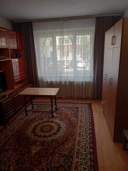 Închiriez garsoniera