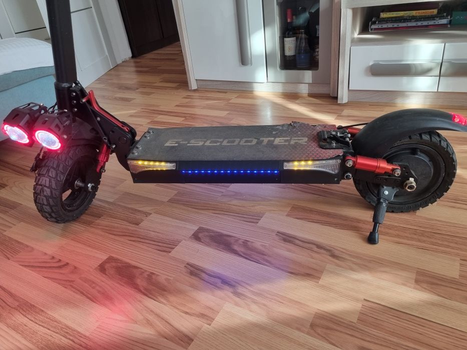 Vând trotinetă electrică