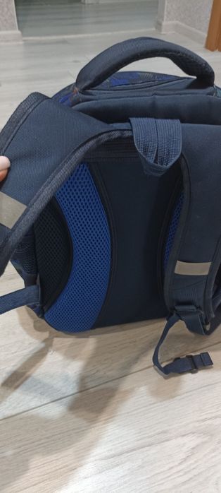 Продам портфель на мальчика школьный