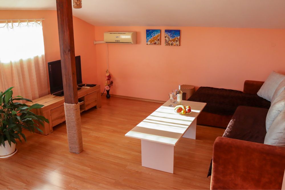 Дава се под наем Тристаен апартамент в Бургас, Сарафово - 70 кв.м за 408 € - Снимка #2