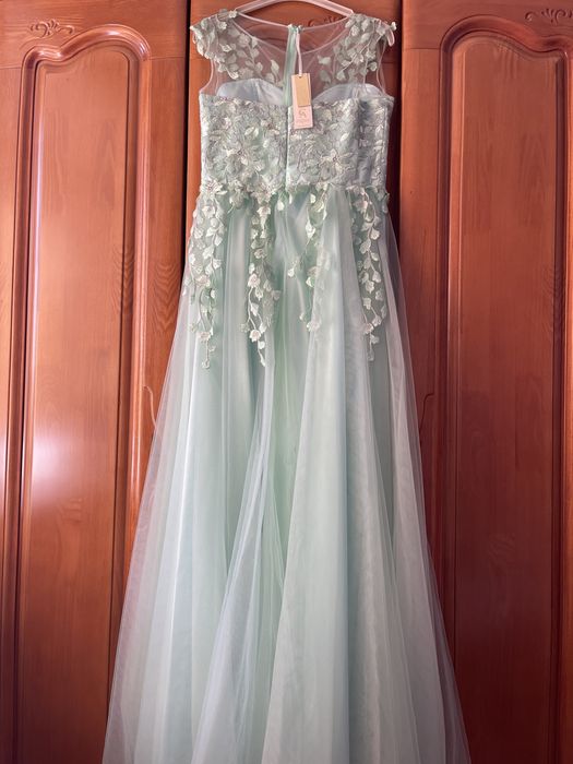 Женское вечернее платье