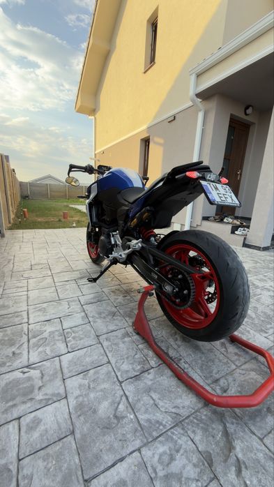 BMW F900R.