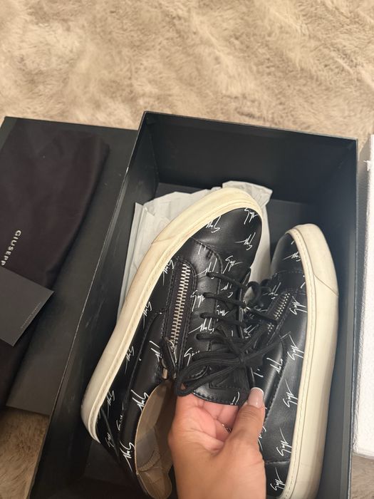 сникърси Giuseppe Zanotti