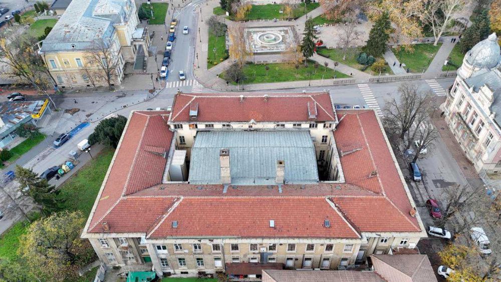 Дава се под наем Заведение в Русе, Център - 750 кв.м за 11221.53 € - Снимка #11