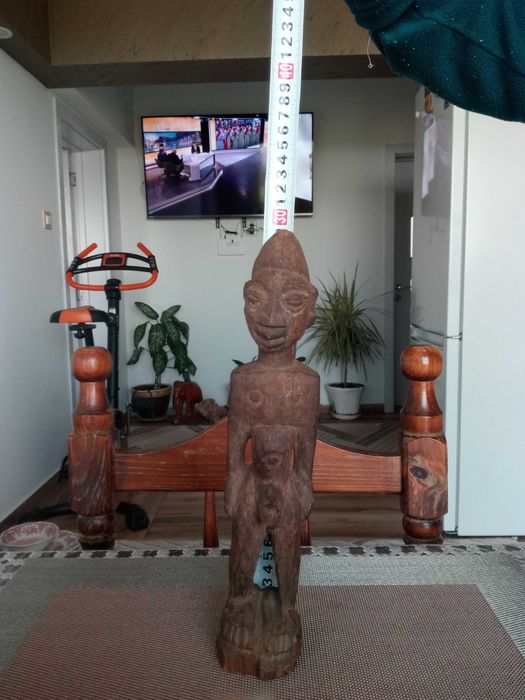 Култова африканска фигура.Дърворезба.Цената не подлежи на коментар.