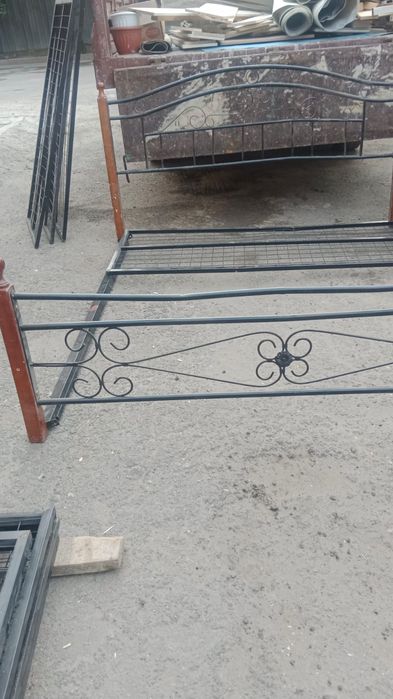 Продаётся кровати железные