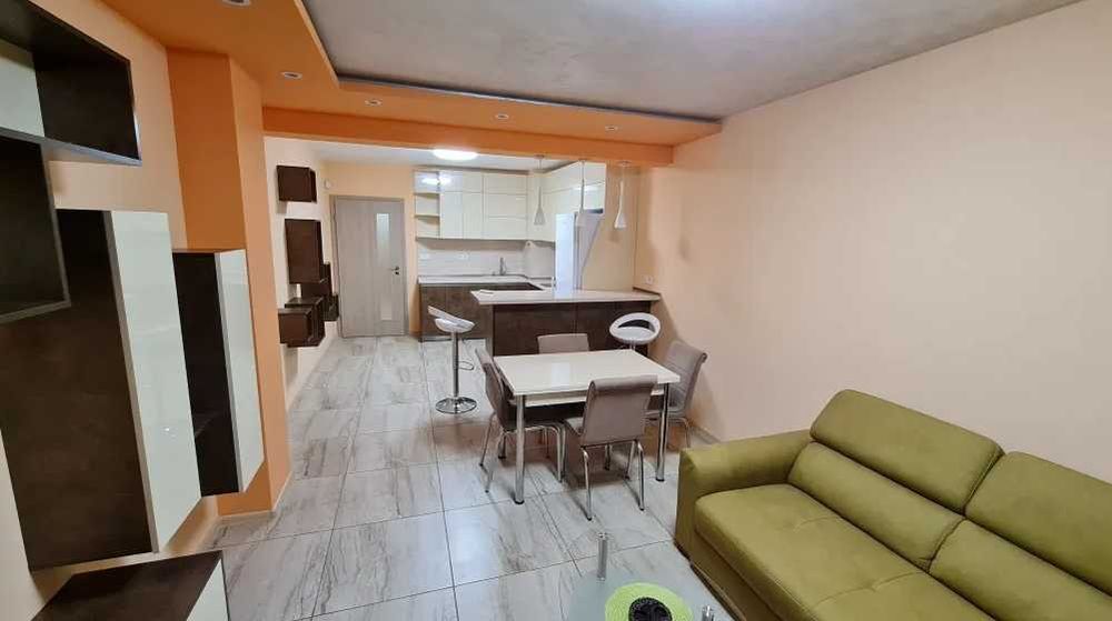 Дава се под наем Тристаен апартамент в Пловдив, Кючук Париж - 98 кв.м за 275.4 € - Снимка #1