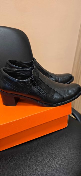 Дамски обувки от естествена кожа номер 39