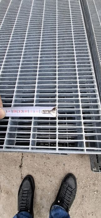 Trepte și gratare zincate