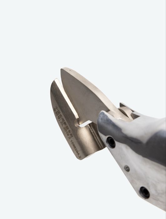 Ножница по металлу аккумуляторный