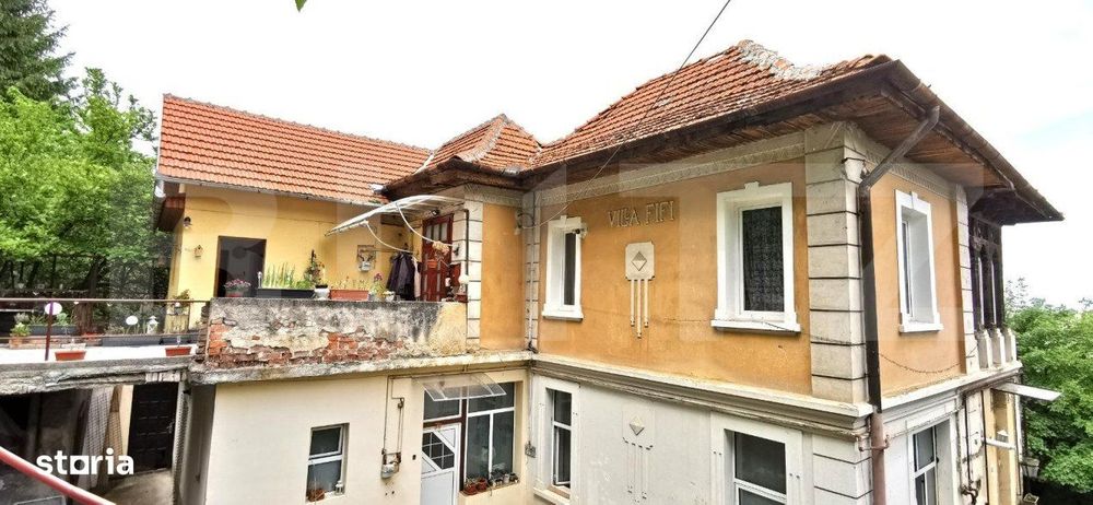 Apartament de vanzare, cu 4 camere, 80 mp, zona Cetate