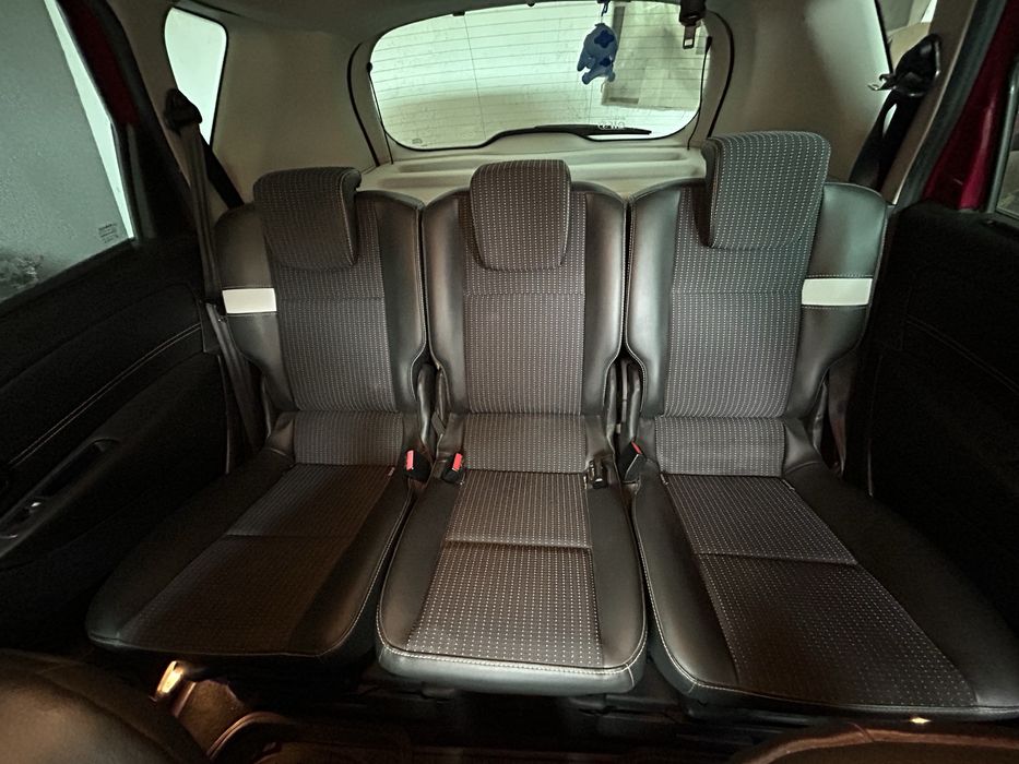 Vând sau schimb Renault Scenic 3, 1.6dCI, 130CP, 2012 cu o mașină pe benzină an 2015+