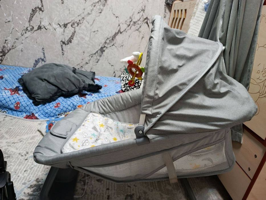 Срочно продам детский шезлонг электрочалалка