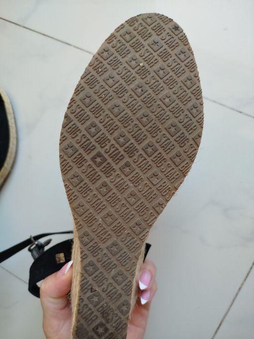 Дамски сандали в черно