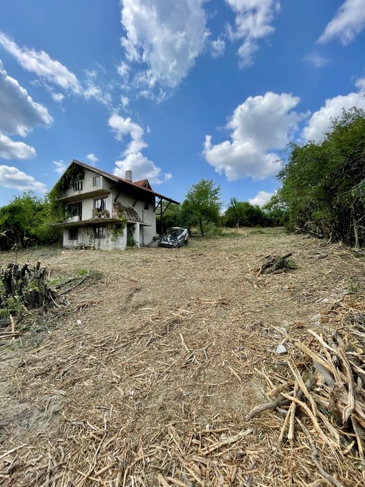 Почистване на парцели верижен бобкат мулчер шредер