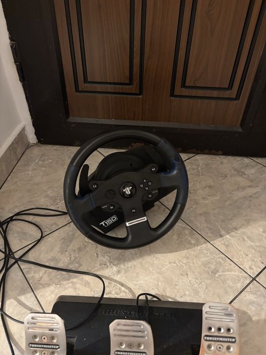 Volan cu pedale Thrustmaster T150