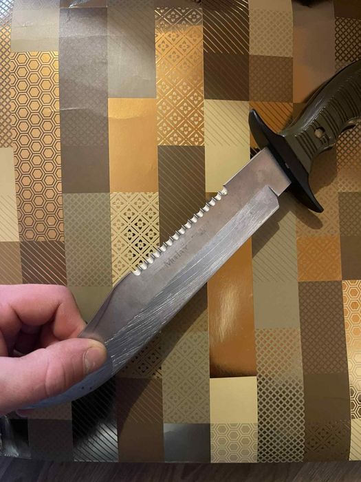 Продавам използван нож със сканя