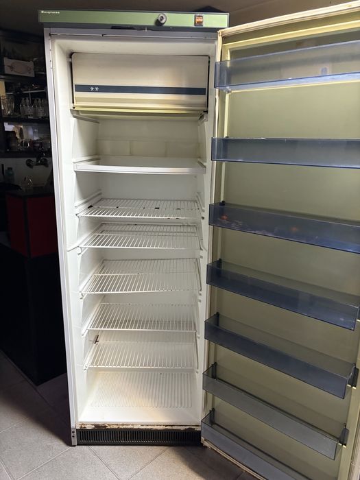 Работещ перфектно хладилник Husqvarna