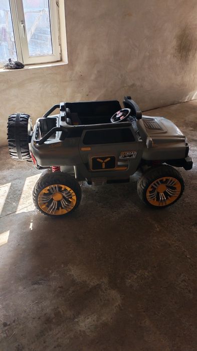 Elektr bolalar mashinasi 2 bolaga moljallangan