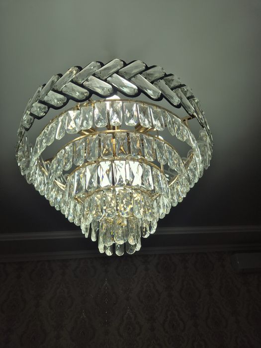 Люстра,отдадим с лампочками