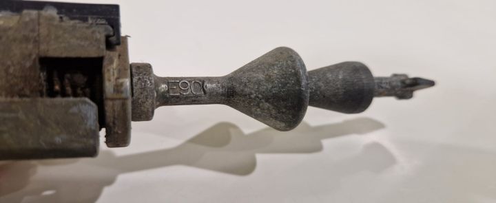 Butuc usa BMW Seria 3 E90/E91/E92/E93