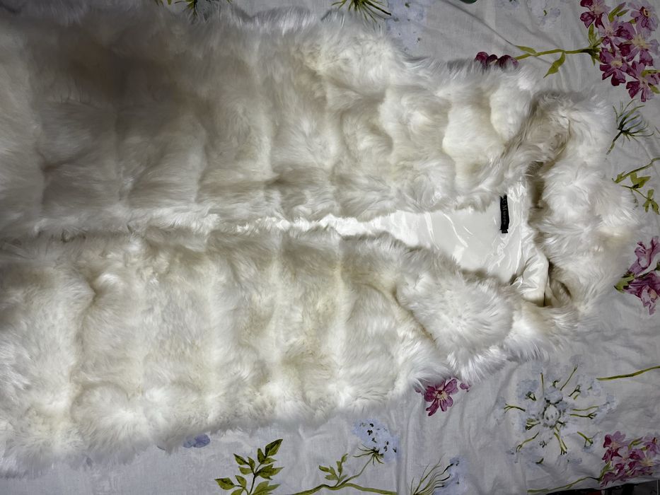 Дамско бяло пухено палто