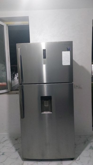 Xolodilnik Samsung sotiladi