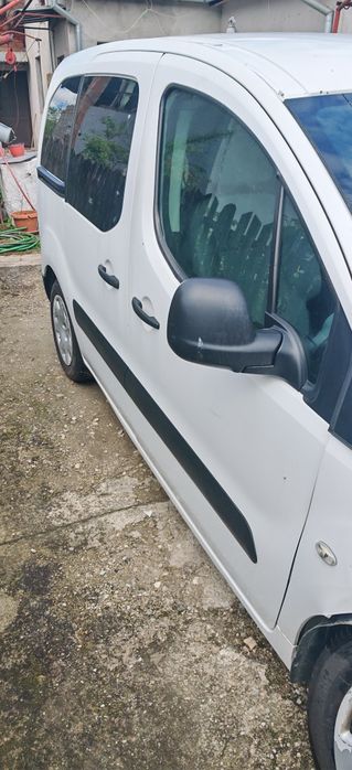 Vând Peugeot Partner avariat
