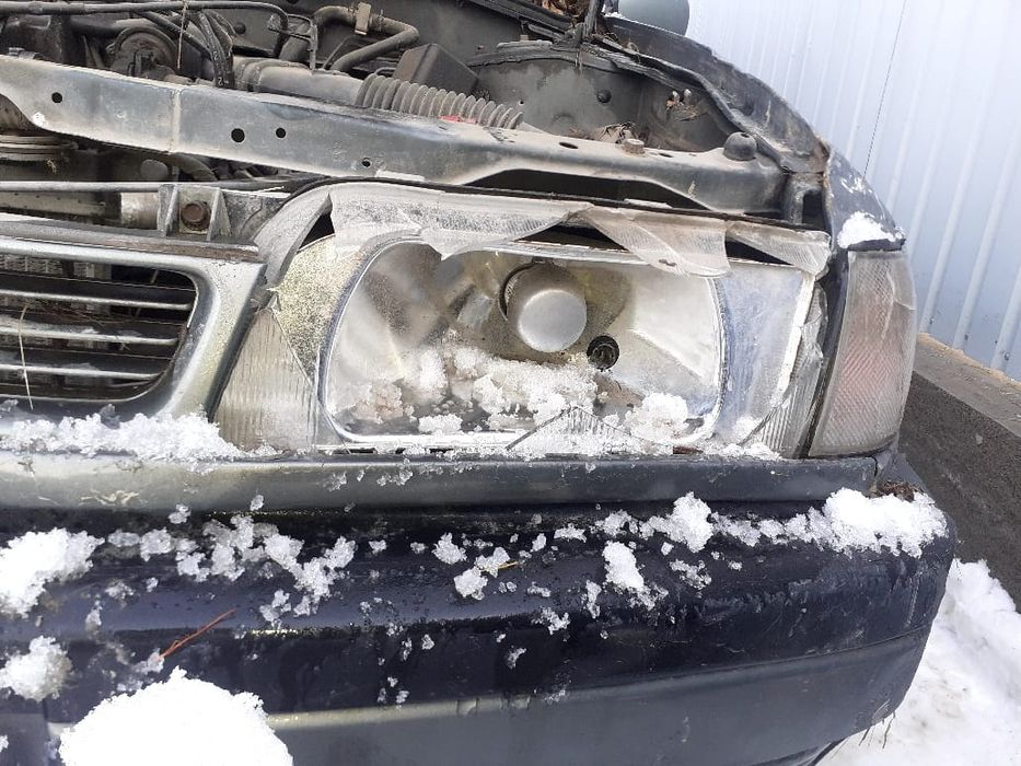 Nissan sunny в аварийном состоянии