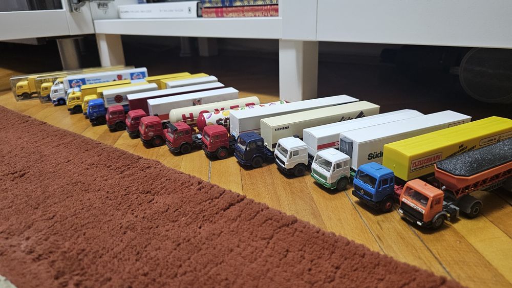 Vand mașinuțe Mercedes vintage 1.87