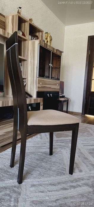 Стол для гостиной со стульями