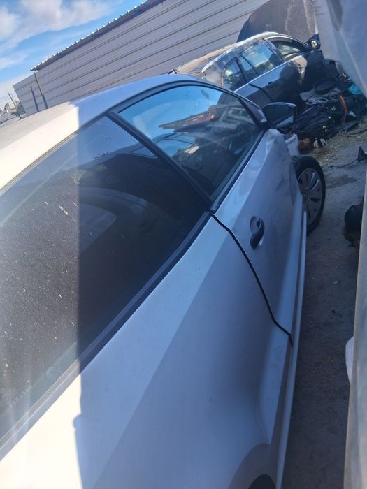 Vând uși de Volkswagen Polo an 2013 stânga dreapta
