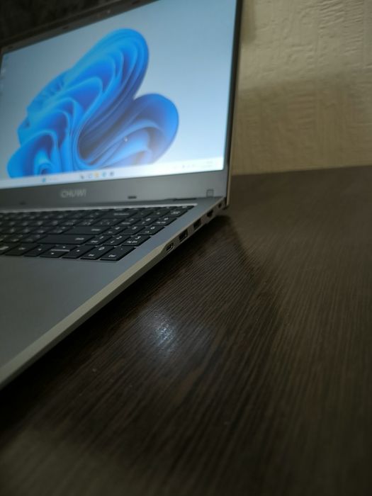 Ноутбук , новый.