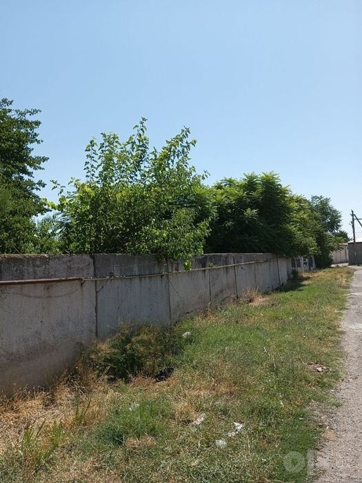 Hovli sotiladi. Продается участка