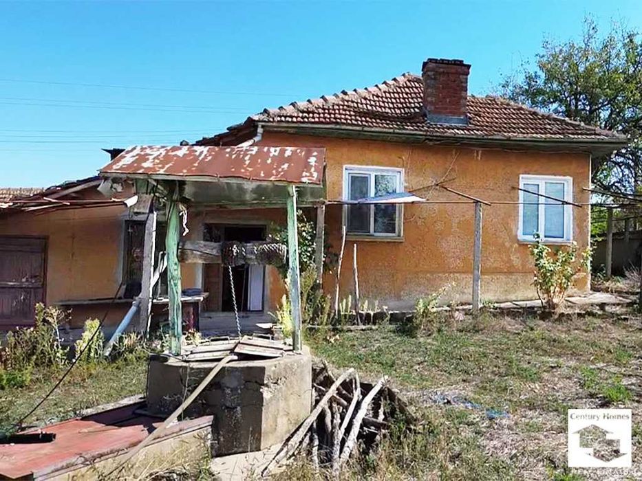 155078 Едноетажна къща с равен двор, кладенец и гараж в с. Сушица