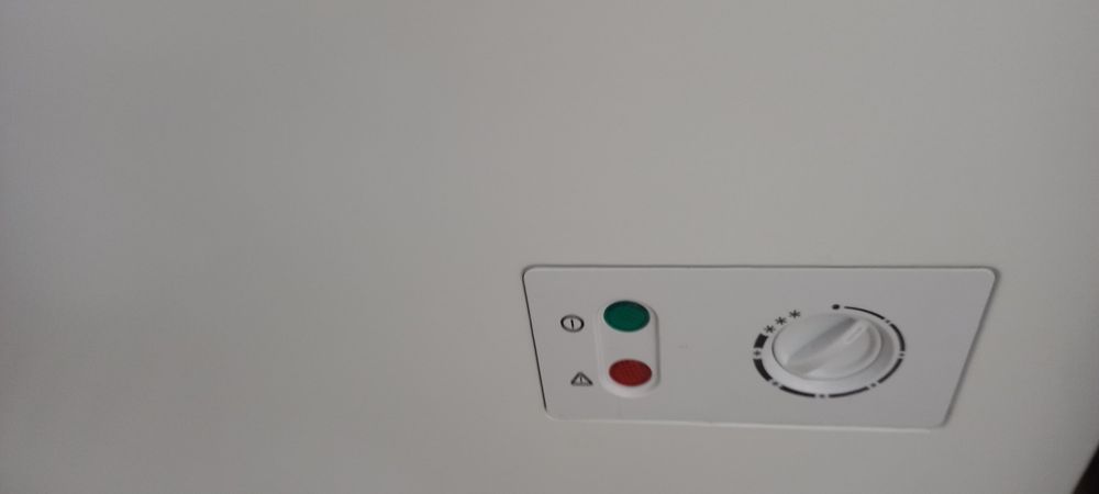 СРОЧНО  продаётся морозильник