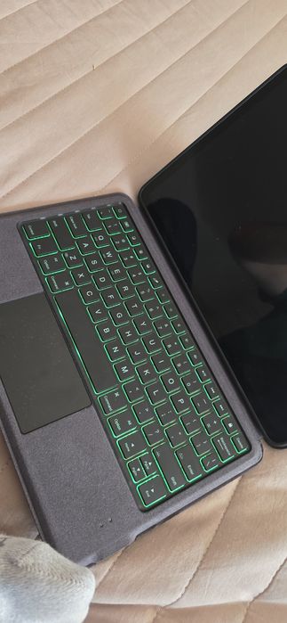 Samsung Tab S11, ecran AMOLED, 128GB, 12GB Ram, aproape nouă + Pen + Tastatura cu iluminare