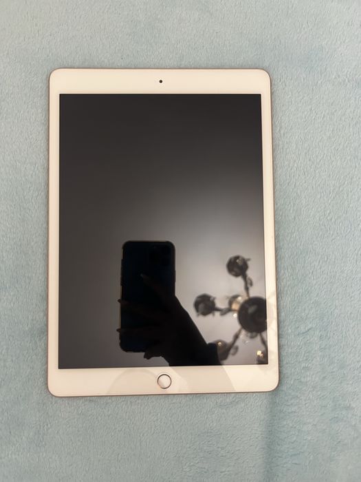 Продаю Ipad 7 с apple pencil