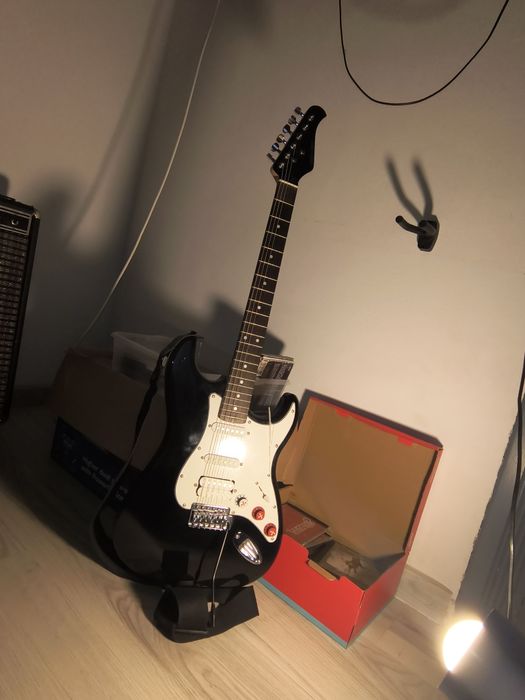 Chitara starcoaster suprem 6 corzi vine la pachet cu o husa suprem