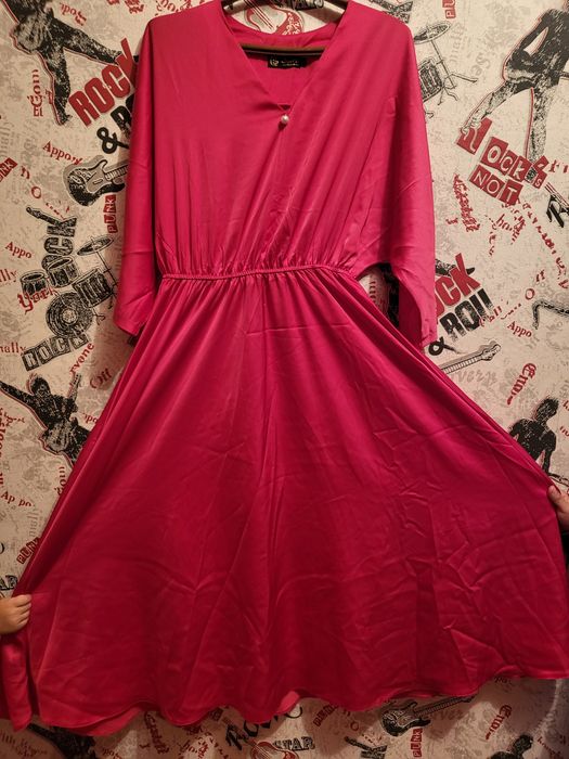 Продам  платья женские новые .