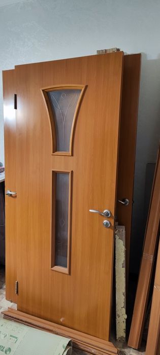 Двери межкомнатные продам