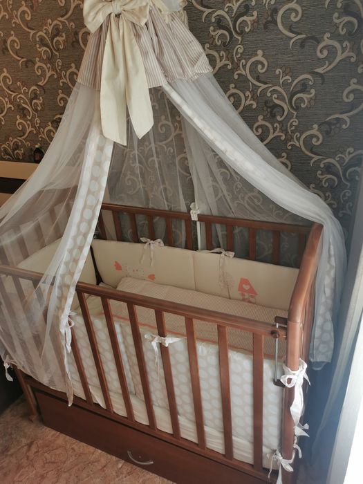 Полностью укомплектованная кроватка в идеальном состоянии