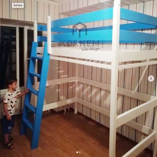 Двухъярусная кровать для ребенка