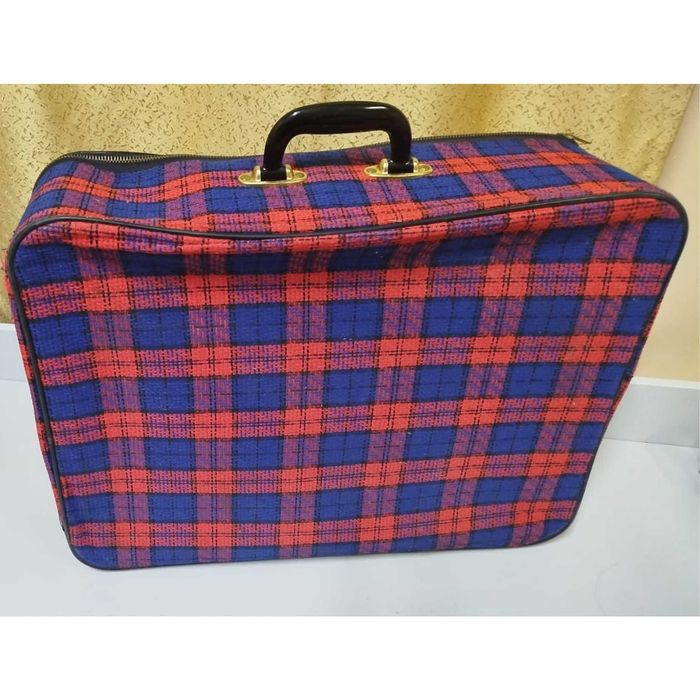 ретро чемодан в хорошем состоянии