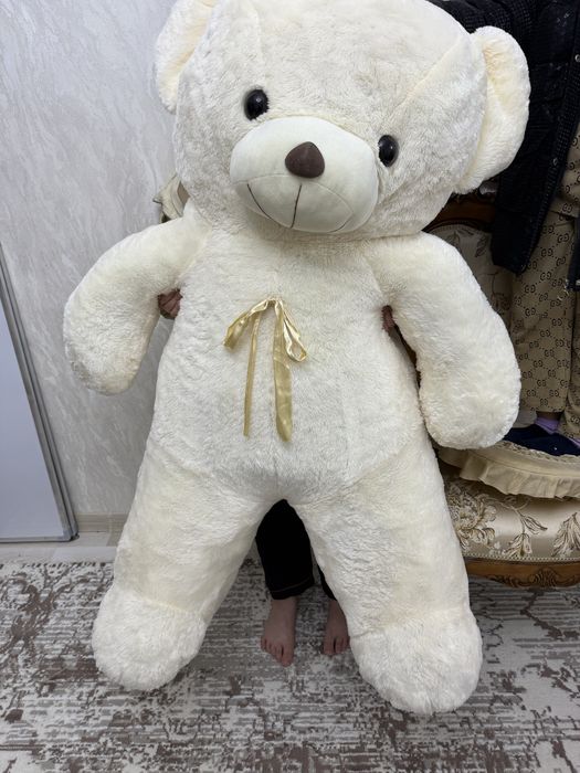 Продаю большую мягкую игрушку-медведя.Состояние хорошее.Кому надо звон