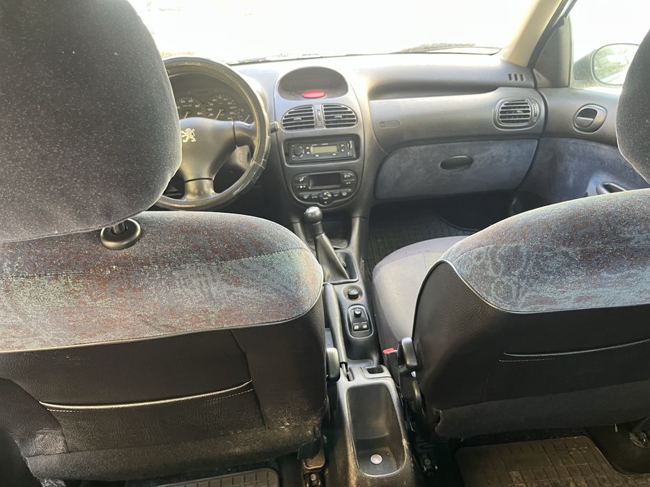 Лек атомобил Peugeot 206